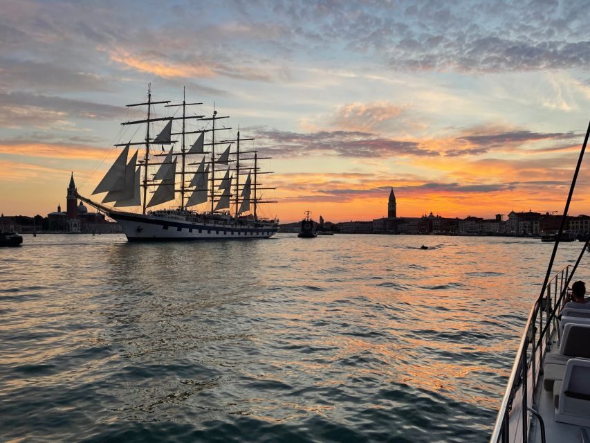 Venice: Night Catamaran Cruise of the Lagoon - Live tenor saxophone: the onboard soundtrack that fits the skyline