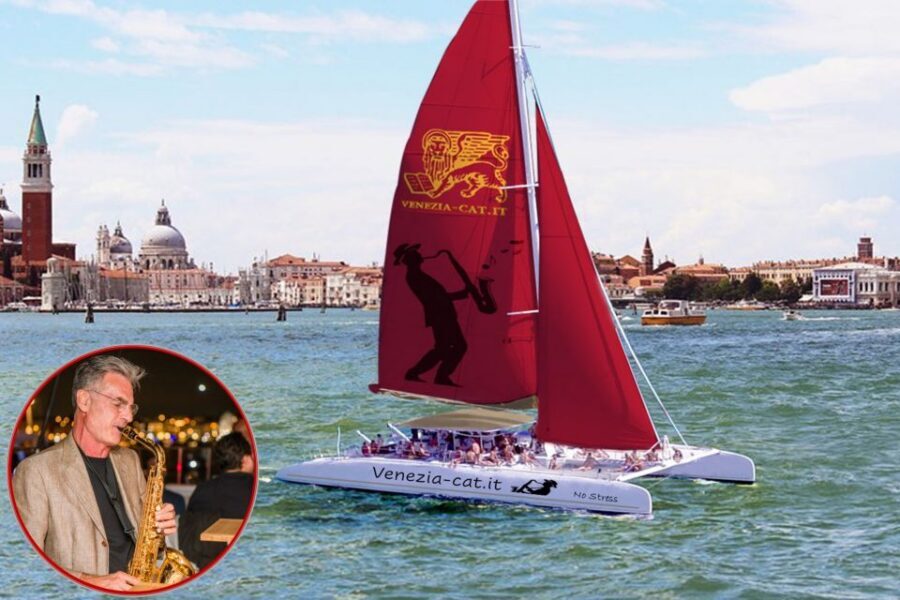 Venice: Night Catamaran Cruise of the Lagoon - Optional 3-course light summer meal: when it makes sense