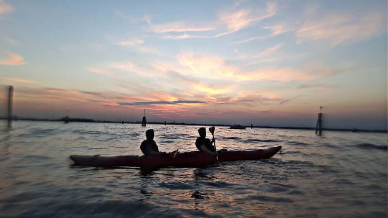 Venice: Night + Sunset Kayak Tour Kayak in the Canals - Getting to Calle Brazzo and settling in before you paddle