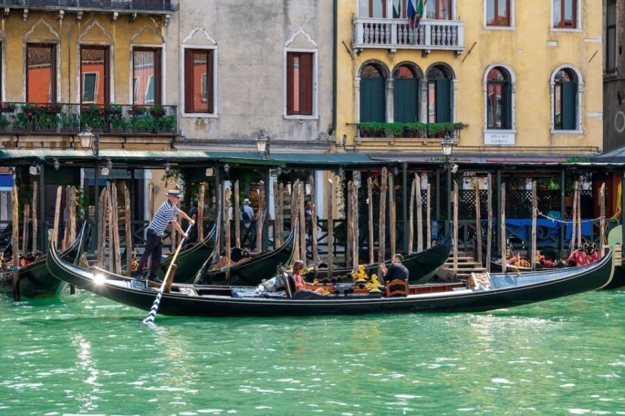 Venice: Off the Beaten Path Private Gondola Ride - Quiet Canals, Big Sights: What This Gondola Experience Really Gives You