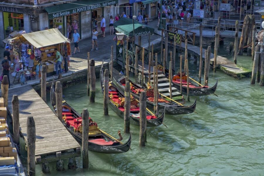 Venice: Off the Beaten Path Private Gondola Ride - The 30-Minute San Paolo Route: Palazzo Briati and Venice at a Slower Tempo