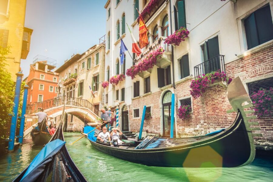 Venice: Off the Beaten Path Private Gondola Ride - What You’ll Notice Only From the Water: Canal-Facing Facades and the City’s Real Layout