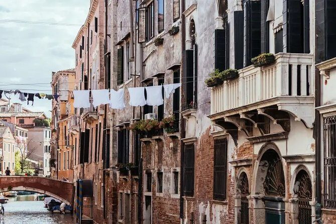 Venice Off the Beaten Path: Private Tour in Venice with a Local - Dorsoduro on foot: a quieter Venice built around art