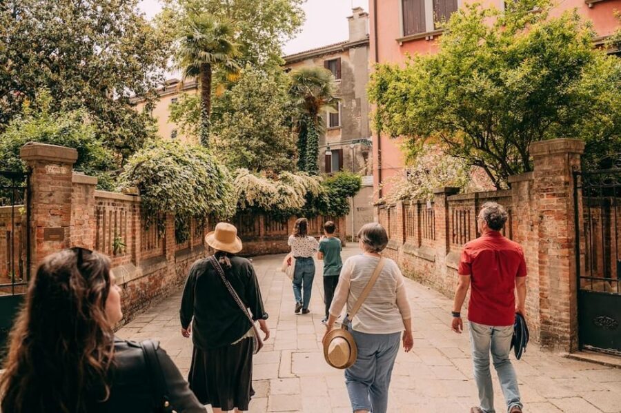 Venice: Off-the-Beaten-Path Small-group Walking Tour - What off-the-beaten-path means in Venice (and how it helps you)