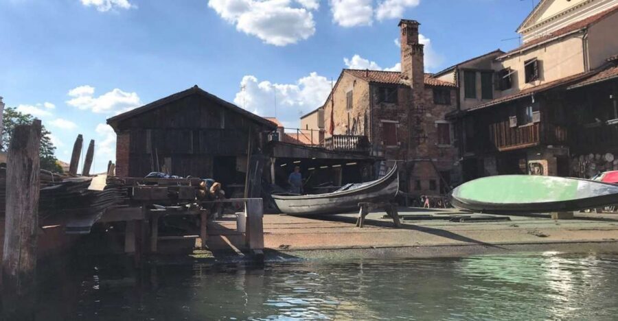 Venice: Off the Beaten Path Walking Tour - The First Stretch: A Quick 15 Minutes to Set the Route