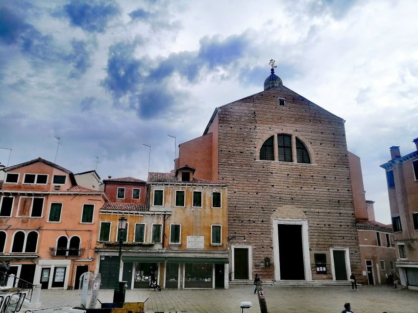 Venice: Off the Beaten Path Walking Tour - Meeting in Dorsoduro: Campiello dei Squelini by La Cafoscarina