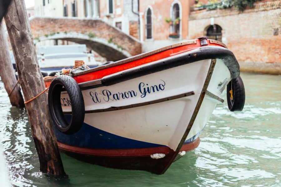Venice: Off the Beaten Track Private City Tour - Off the main tourist path: street art and hidden architecture