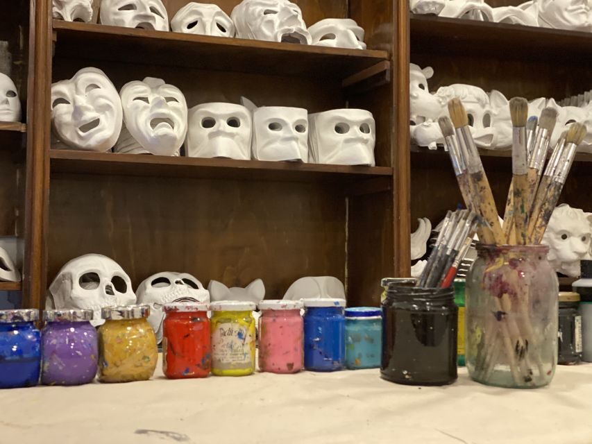 Venice: Paint your own Venetian Mask Workshop - One-hour mask painting in Venice: why this works