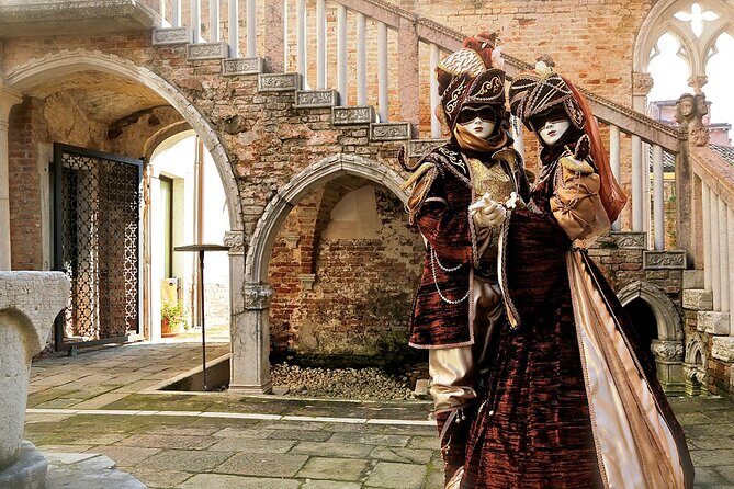 Venice Palazzo Mocenigo: History of Textile, Costume and Perfume - Costumes and labels: how to get the most from the rooms