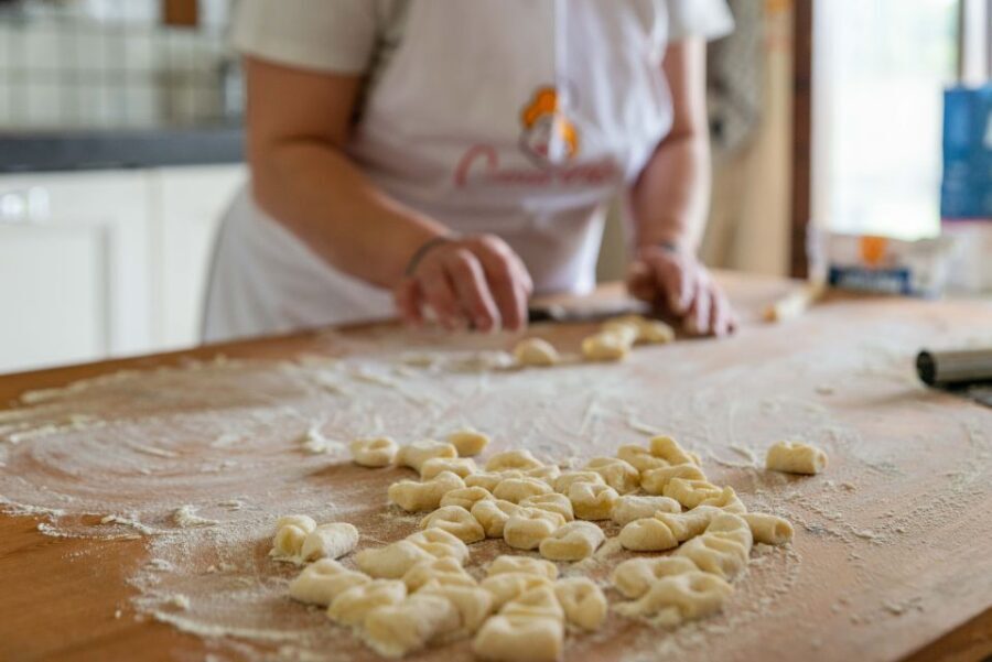 Venice: Pasta and Tiramisu Cooking Class at a Local's Home - Small Group Pasta and Tiramisu: The Key Bits to Know