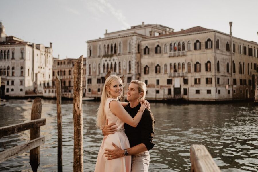 Venice: Personal Travel and Vacation Photographer Services - A private Venice photo session that works with your day