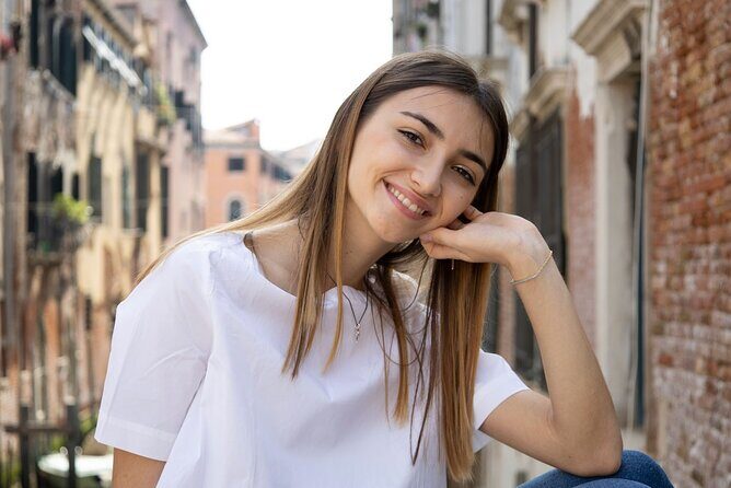 Venice Portrait Photoshoot - Making Memories - Quiet calle photo walks that still feel like Venice