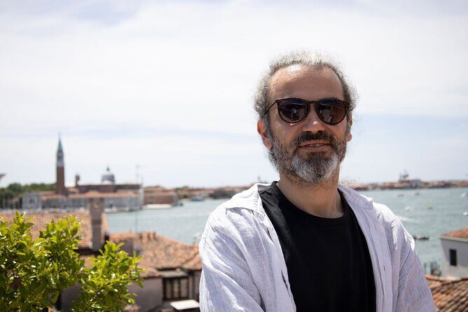 Venice Portrait Photoshoot - Making Memories - Pickup, mobile ticket, and Venice walking realities
