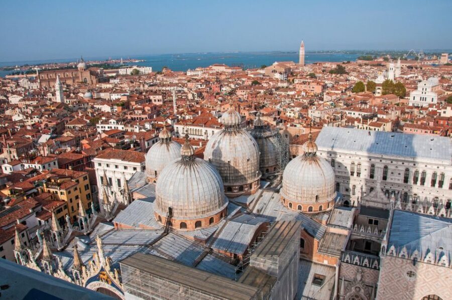 Venice: Private 2-Hour Walking Tour - Fenice theater, Santa Maria della Salute, Fondaco dei Tedeschi, and Frari Church
