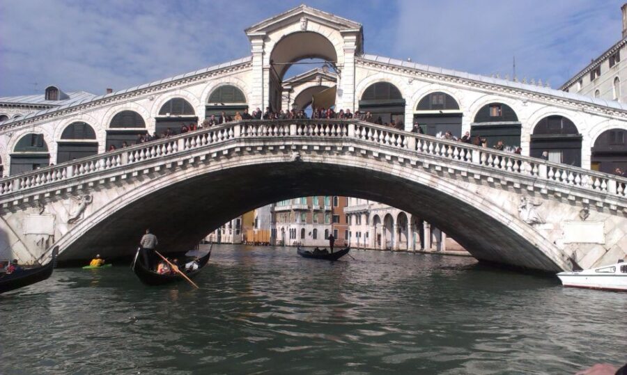 Venice: Private 2-Hour Walking Tour - Grand Canal viewpoints and the house of Mozart: art beyond the obvious