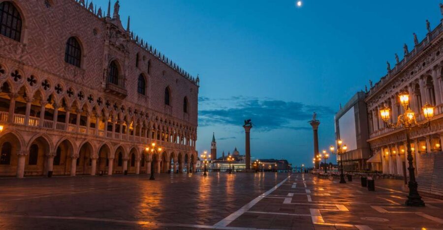 Venice: Private After Dark Tour and Gondola Ride - Venice Private After Dark: What Makes This Tour Work