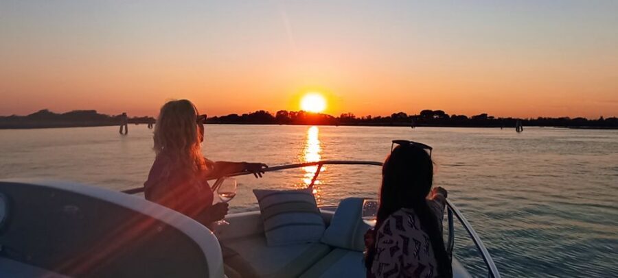 Venice: private boat tour to Murano, Burano, Torcello - Boat comfort and what to pack for lagoon weather