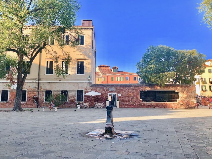 Venice: Private Cannaregio and Jewish Quarter Tour - The Jewish Ghetto: stepping onto a 14th-century timeline