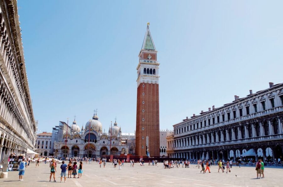 Venice: Private City Hidden Gems and Local Hotspots Tour - Rialto’s maze and the Bovolo staircase photo moment