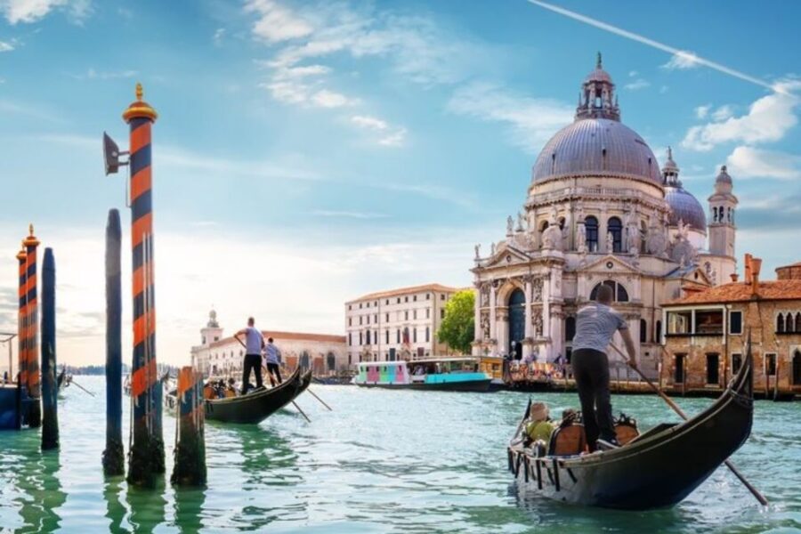Venice : Private Custom Walking Tour With A Local Guide - Food stops and local places: how it fits your day