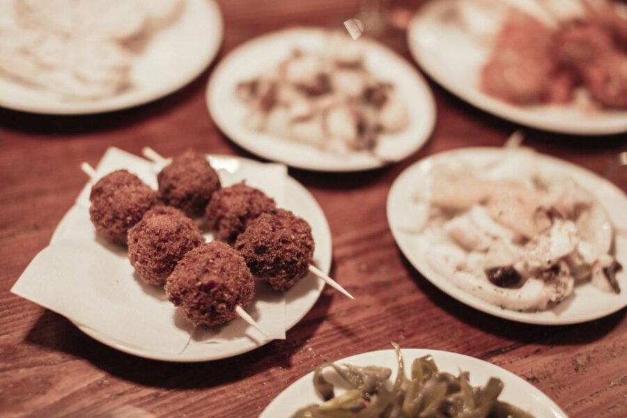 Venice: Private Evening Tour w/ Drinks & Bites in Cannaregio - What the Guide Adds: Conversation, Culture, and Real Tips