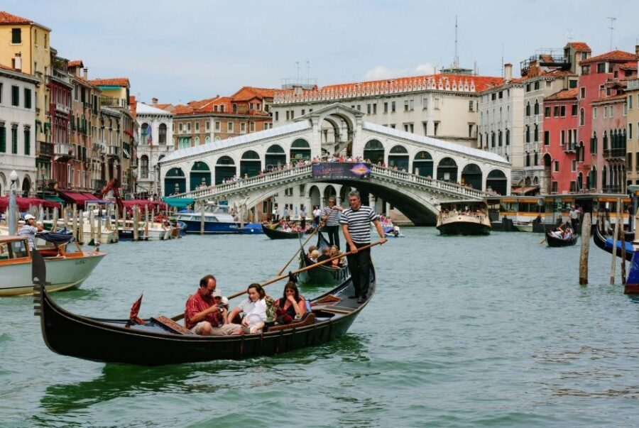 Venice: Private Gondola Cruise for up to 5 Passengers - What you’re really booking in Venice