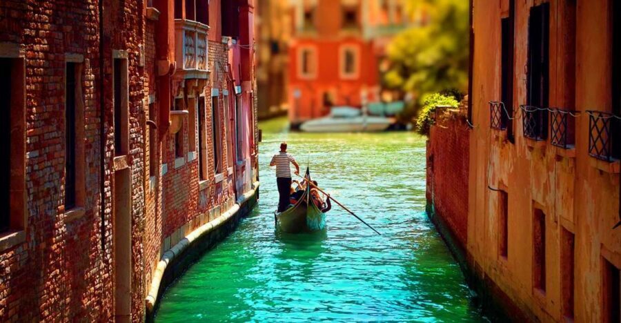 Venice: Private Gondola Cruise for up to 5 Passengers - Practical tips to make the 30 minutes count