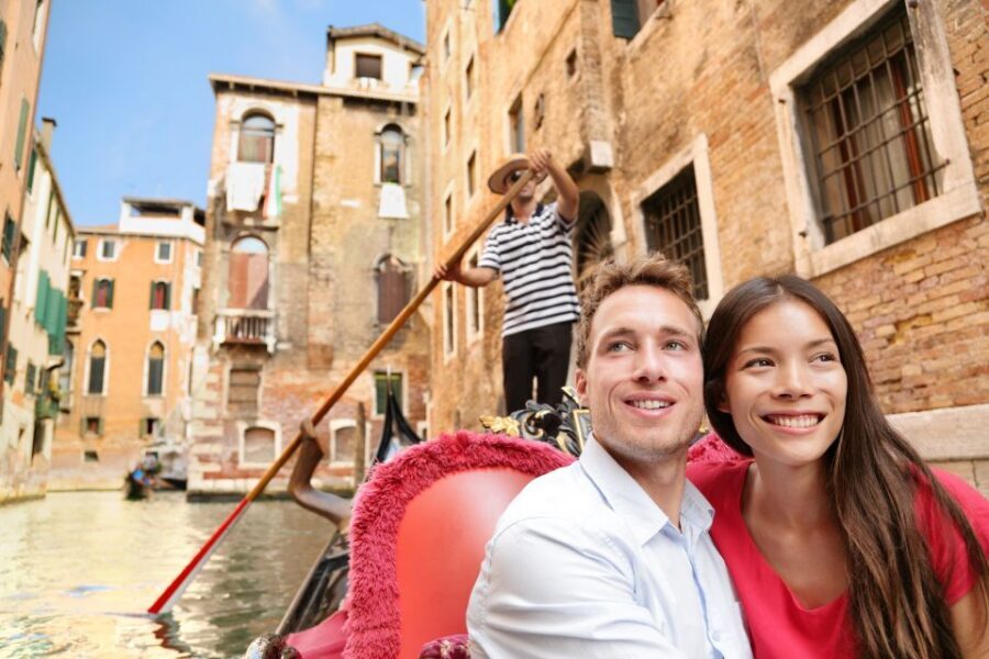 Venice: Private Gondola Ride - Your gondolier: driver-only setup, but personality does the heavy lifting