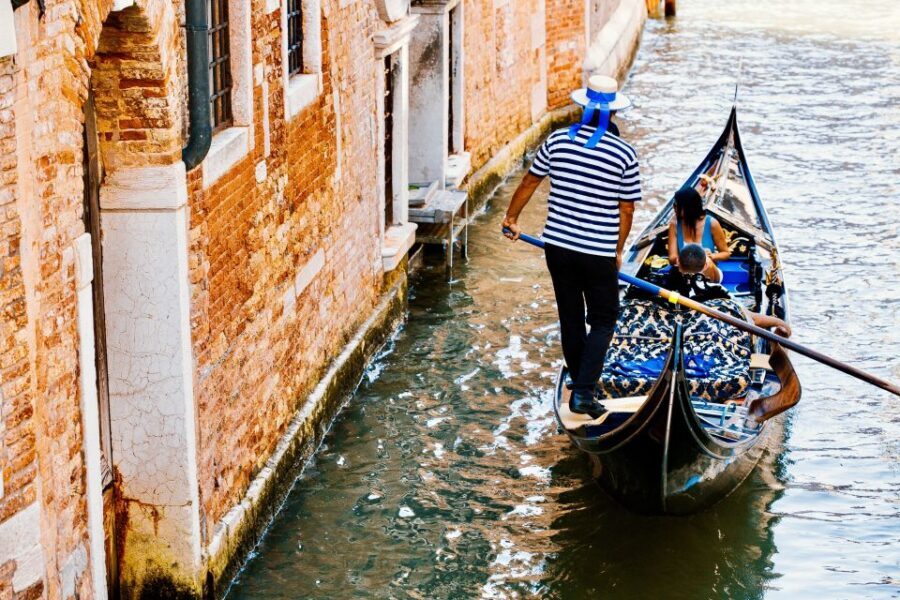 Venice: Private Gondola Ride - Timing tricks: morning calm vs golden-hour magic