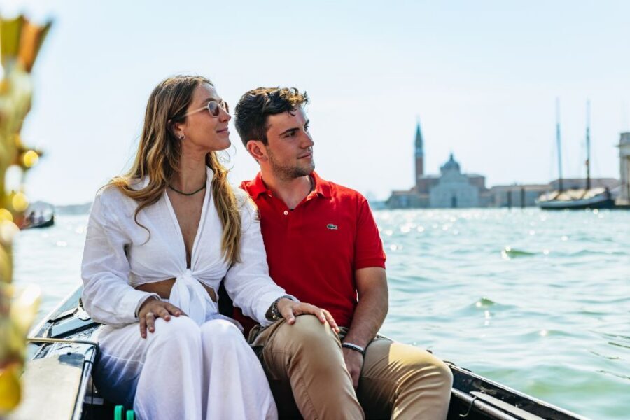 Venice: Private Gondola Ride along Grand Canal - Gondoliers, timing, and what to watch for