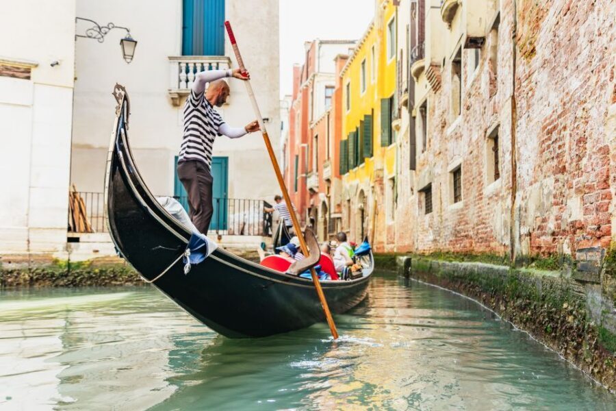 Venice: Private Gondola Ride along Grand Canal - Self-guided audio commentary: how to make it informative