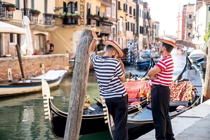 Venice Private Gondola Ride: Explore Hidden Canals and Sights - Grand Canal Moments: Calatrava Bridge, Degli Scalzi Bridge, and the Gothic Palaces