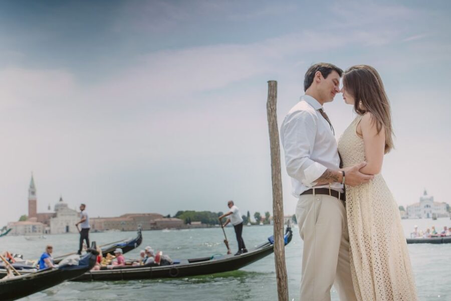 Venice: Private Gondola Ride with Photo Shoot - Should you book this photo gondola ride?