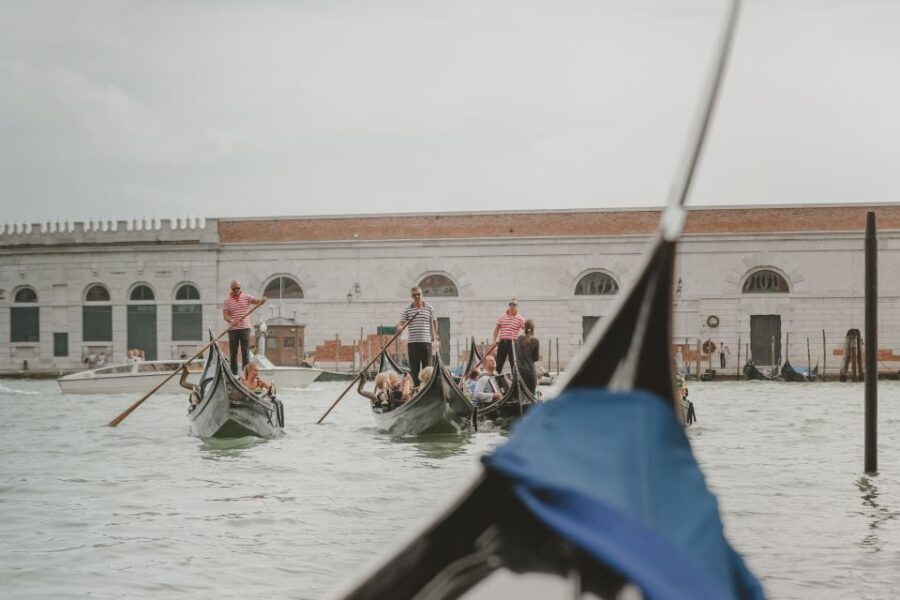 Venice: Private Gondola Ride with Photo Shoot - Why this Venice gondola photoshoot feels different