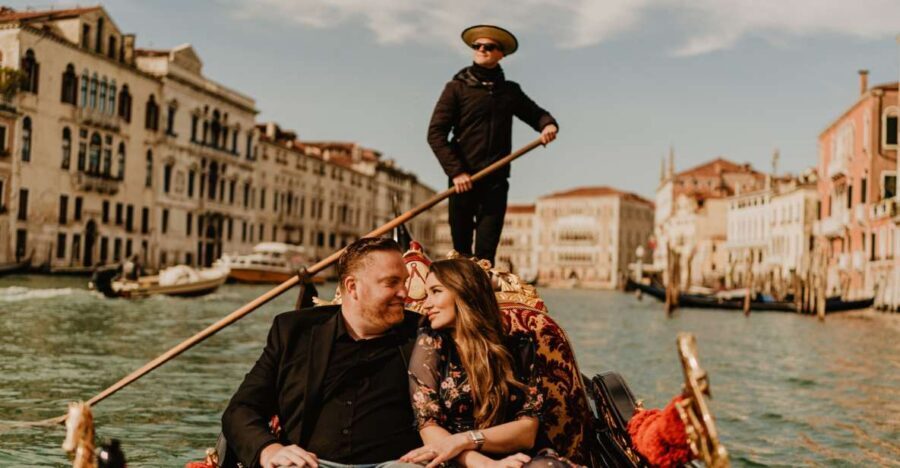 Venice: Private Gondola Ride with Professional Photographer - The land portion: 30 minutes for a second setting and a landmark look