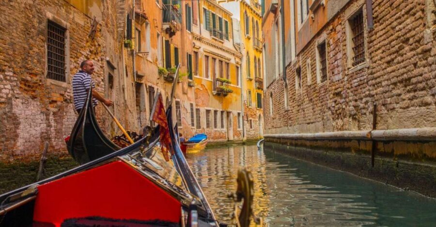 Venice: Private Gondola Tour - Grand Canal Stretch: Old Mansions, Iconic Views, and the Timing Trap