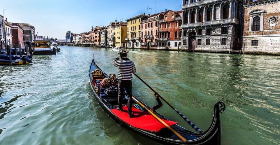 Venice: Private Grand Canal Gondola Ride from Rialto - Ca’ d’Oro and Frari Church passes: the details you don’t catch on foot