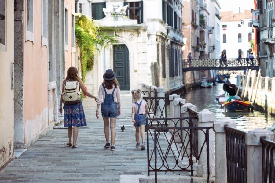 Venice: Private Local Highlights & Hidden Gems Tour - The Route’s Art and Marble Detour: Villa-Looking Contemporary Space to Miracoli