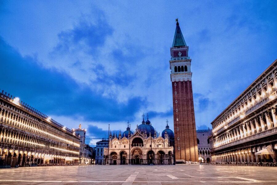 Venice: Private Murders & Mysteries Tour - Courtesans, Casinos, Brothels, Casanova, and the Last Kissing Spot
