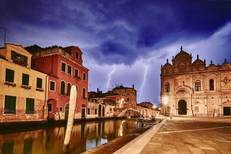 Venice: Private Murders & Mysteries Tour - The Lagoon Islands Topic: Mental Asylums and Quiet Cruelty