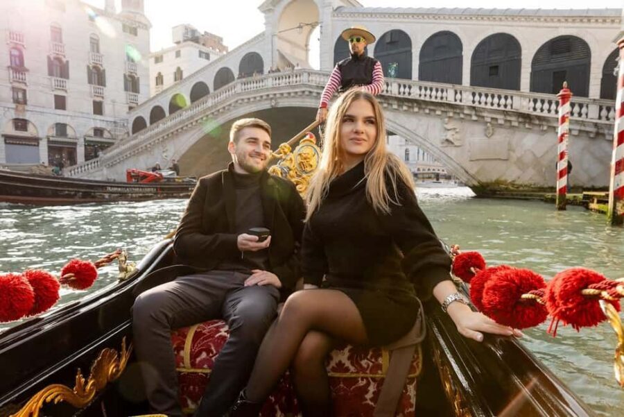 Venice: Private Photoshoot In Gondola - Key highlights worth your time
