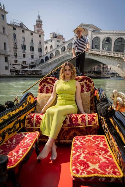 Venice: Private Photoshoot In Gondola - Gondola reality check: not included, €90 paid live
