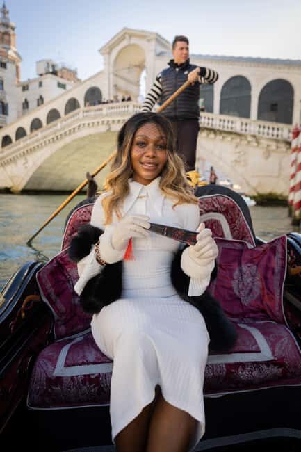 Venice: Private Photoshoot In Gondola - What to bring, what to do, and what not to do