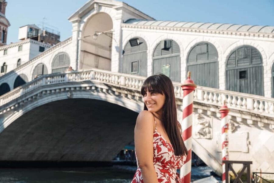 Venice: Private Professional Photoshoot - Rialto Bridge - Rialto Bridge and Grand Canal, without the selfie scramble