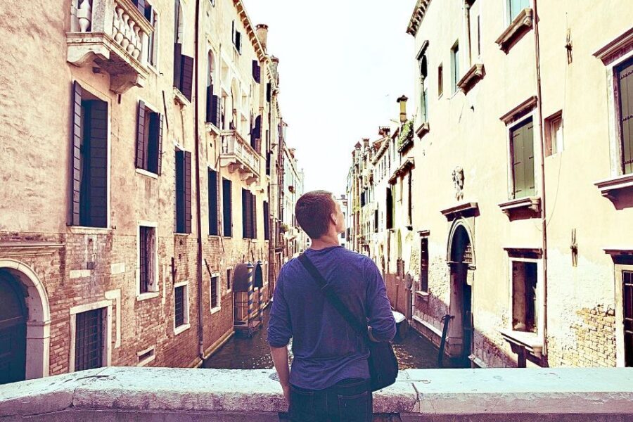 Venice: Private Walking Tour with Optional Gondola Ride - Calle turns and hidden courtyards: learning Venice by walking it