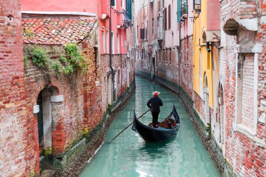 Venice: Private Walking Tour with Saint Mark's Basilica - Campo San Giacometto and the market mood next to the canal