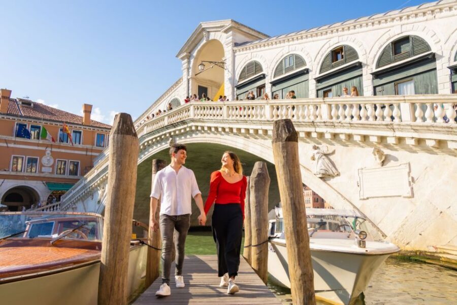 Venice: Professional Photoshoot at the Rialto Bridge - Key things that make this Rialto Bridge session worth your time
