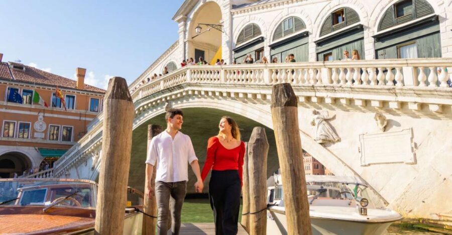 Venice: Professional Photoshoot at the Rialto Bridge - The Rialto Bridge photo stop: angles, posing, and Grand Canal framing