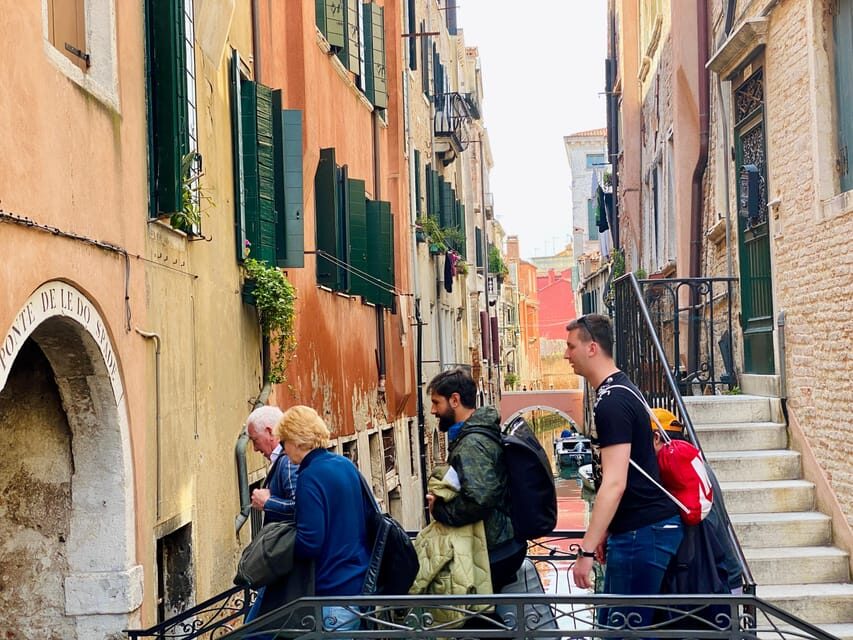 Venice: Rialto Area Street Food Tour and Sightseeing - Cicchetti Stops: How Small Bites Feel Like a Real Venice Meal