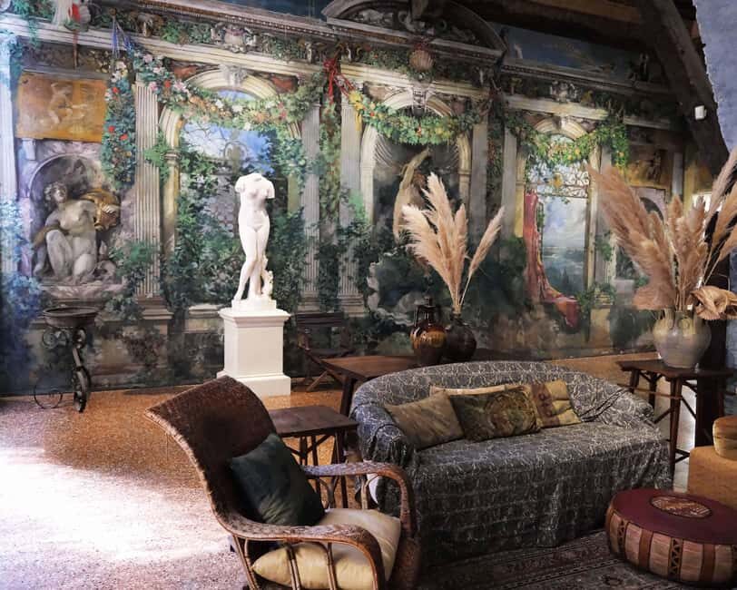 Venice: Rialto Bridge & Offbeat Unusual Venice Walking Tour - Casanova’s House: A Real Building with a Real Address